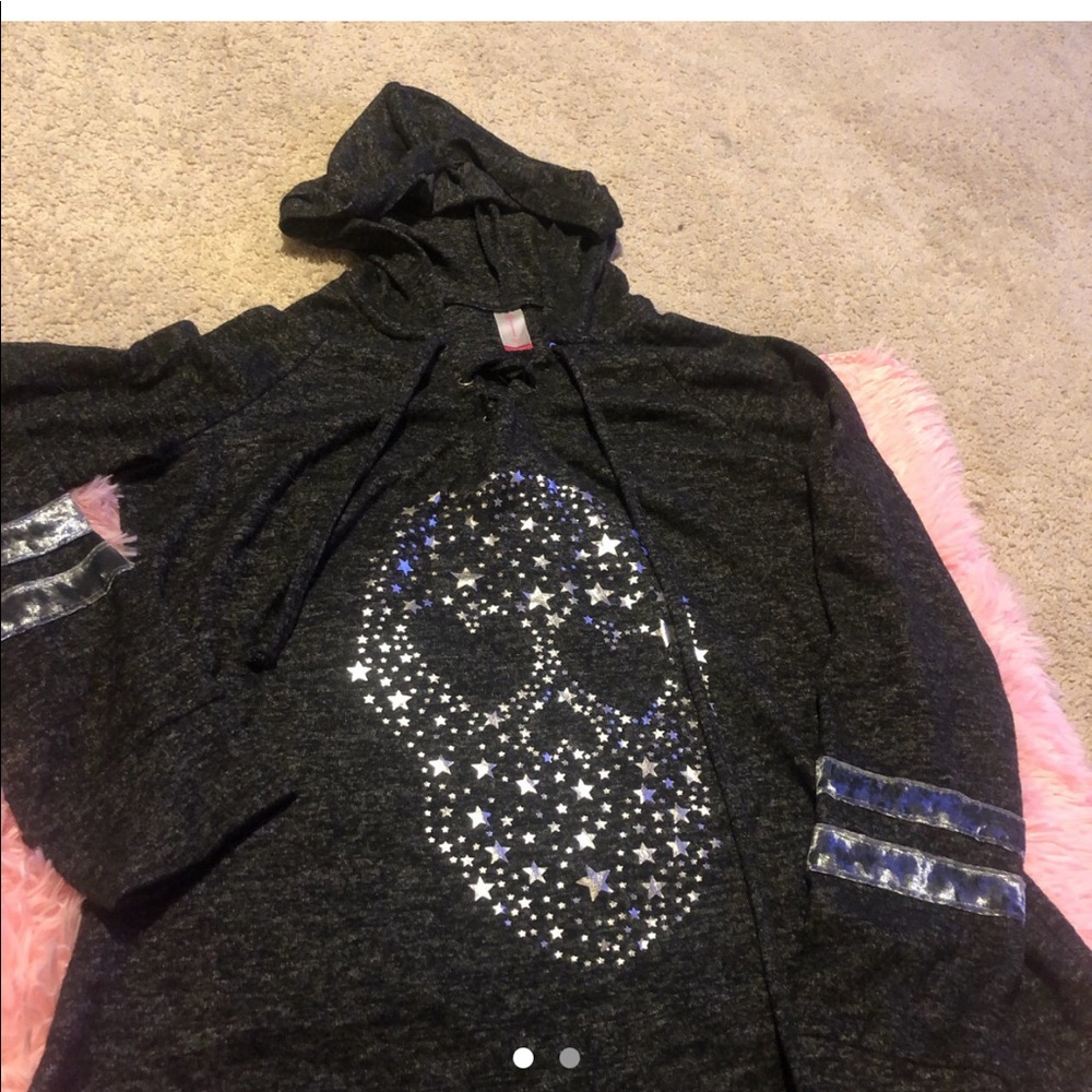 XL skull long sleeves